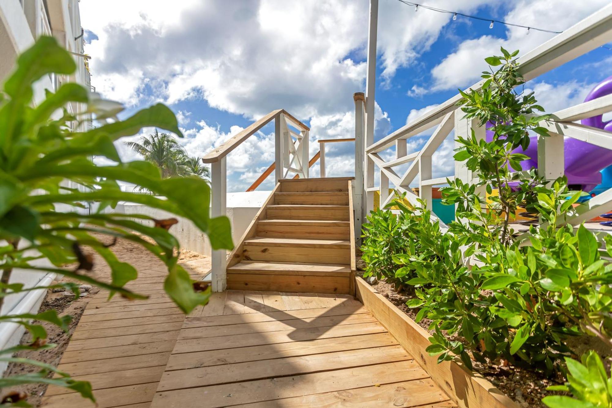 Maho Beach House - Luxe 1-Bedroom - Ocean View Bagian luar foto